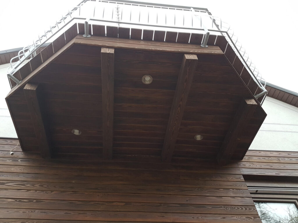 obudowa drewniana balkonu